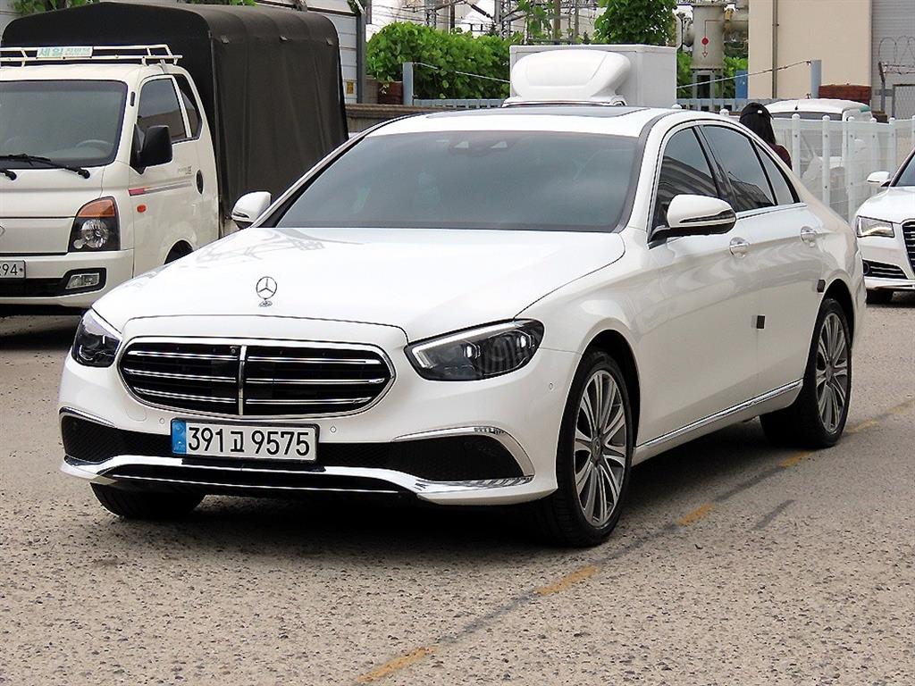 벤츠 E 클래스 E300e 4MATIC 익스클루시브 사진 2/20