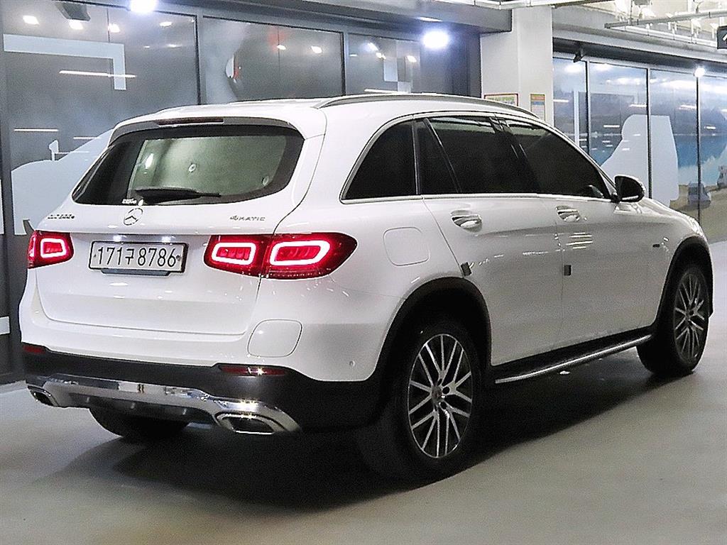 Mercedes-Benz GLC-Class GLC300e 4MATIC 5
