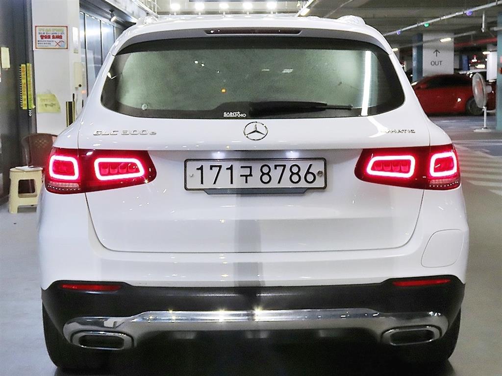 Mercedes-Benz GLC-Class GLC300e 4MATIC 6