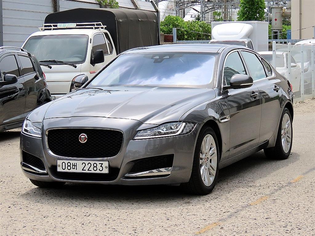 Jaguar XF 2.5T Prestige 3