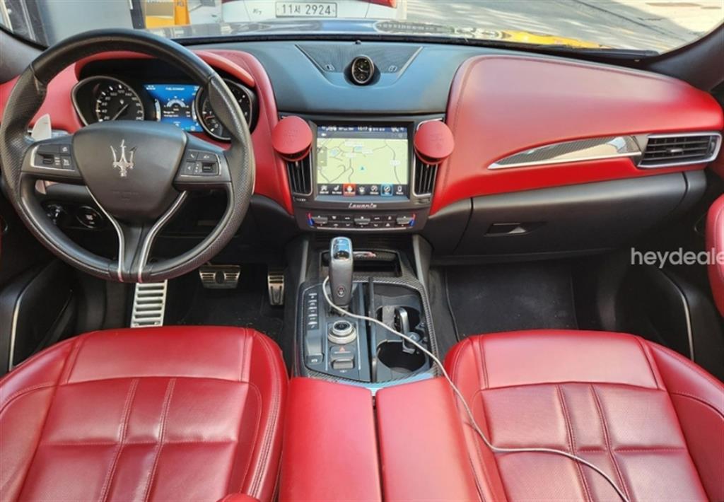 Maserati Levante 3.0 AWD Sport 5