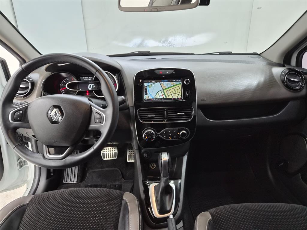 Renault Clio Intense Panoramic 9