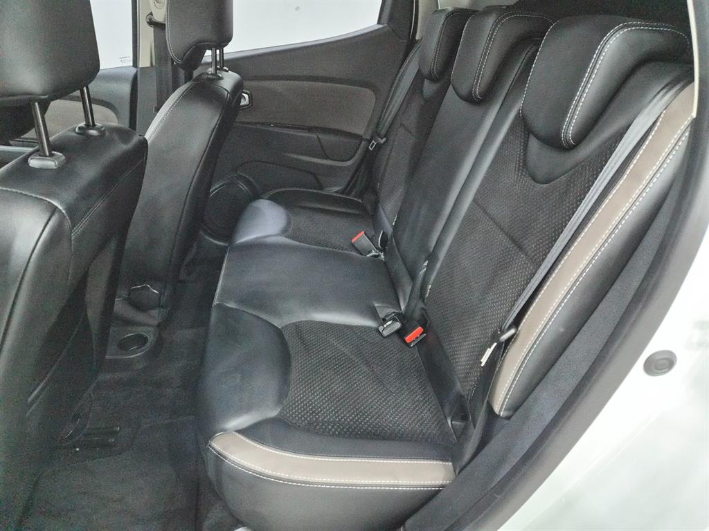 Renault Clio Intense Panoramic 8