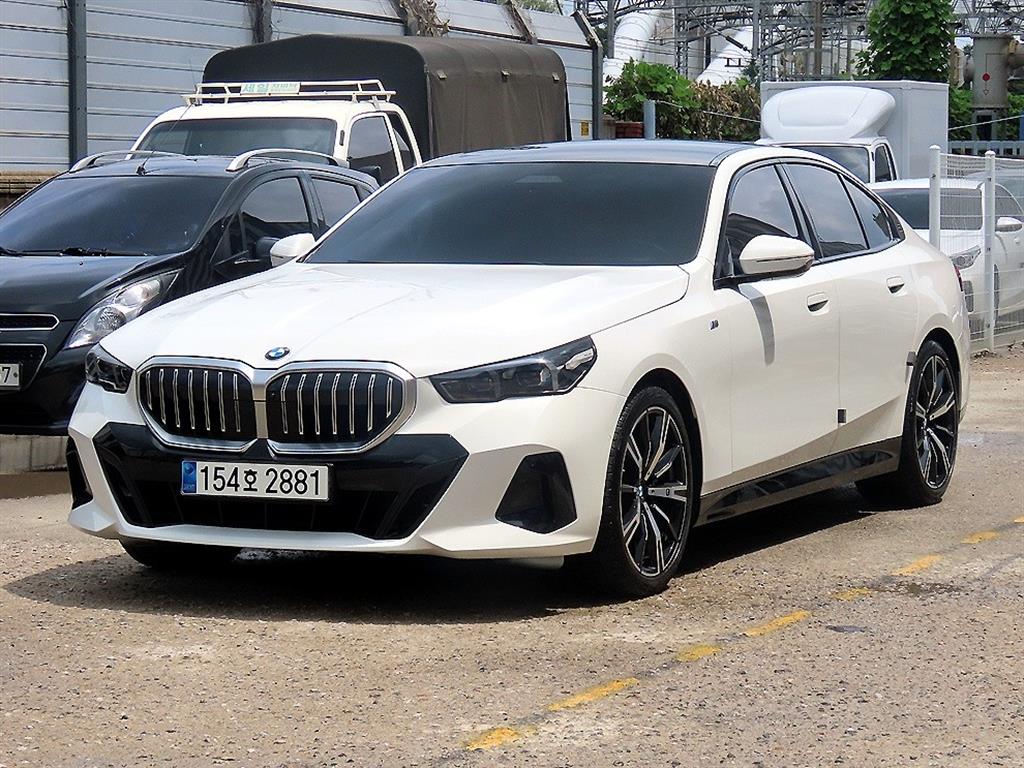 BMW 5시리즈 530i xDrive M 스포츠 사진 2/20