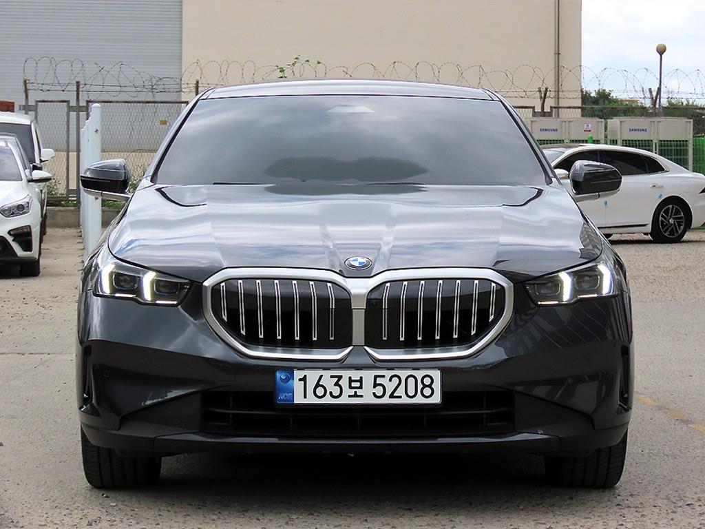 BMW 5시리즈 520i M 스포츠 사진