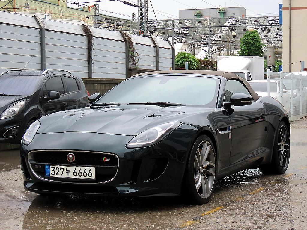 재규어 F-TYPE 3.0 S 컨버터블 AWD 사진 2/20