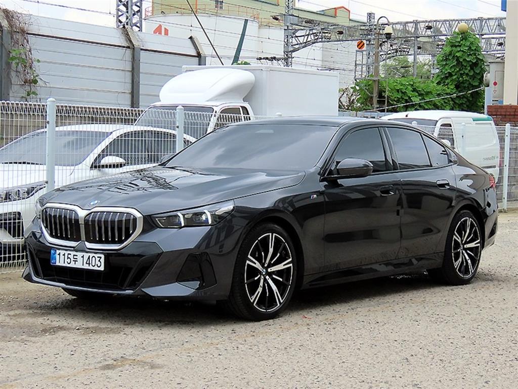 BMW 5시리즈 530i xDrive M 스포츠 사진 2/20