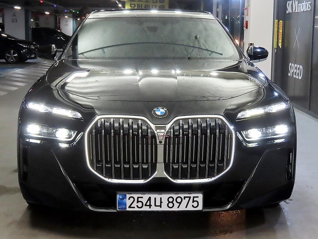 BMW 7시리즈 740d xDrive M 스포츠 사진