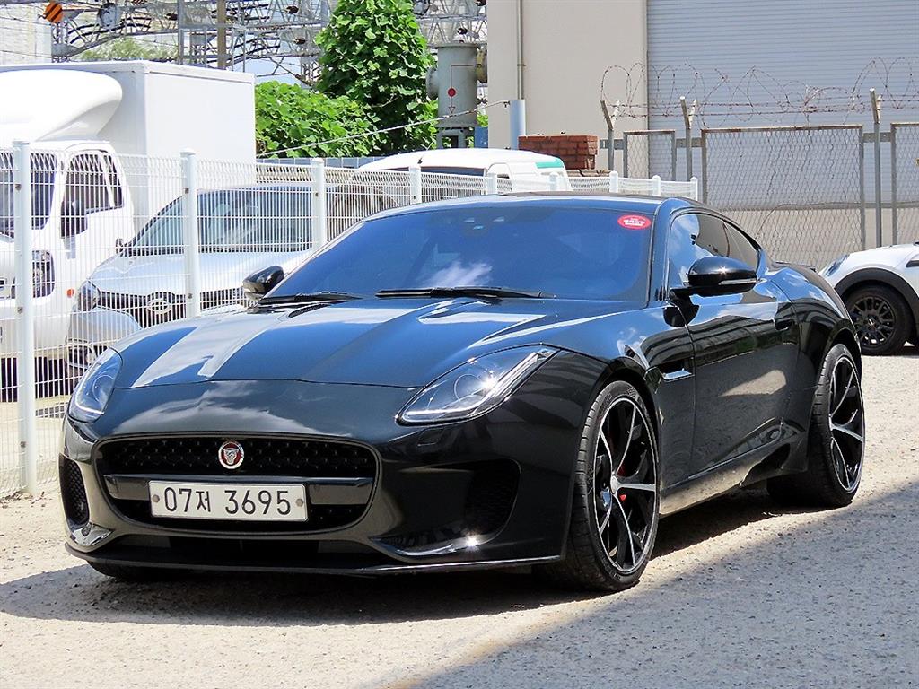 재규어 F-TYPE P300 쿠페 사진 2/16