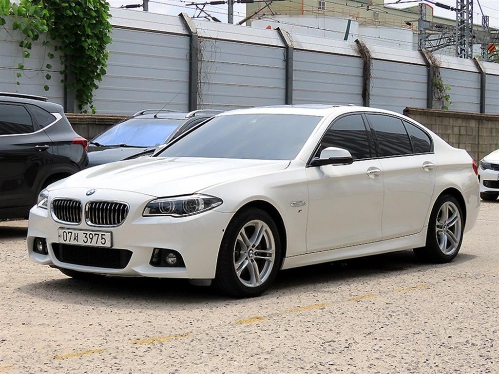 BMW 5시리즈 520d M 에어로다이나믹 사진 2/20