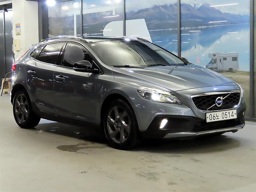 V40 크로스컨트리 D3 2016년식