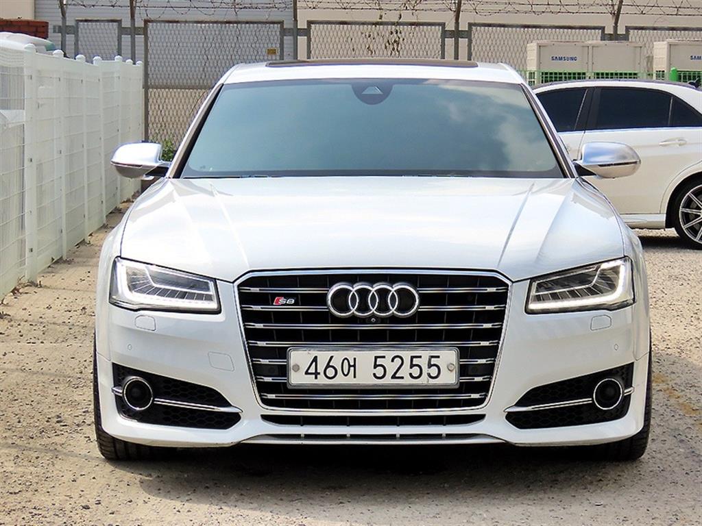 S8 4.0 TFSI 콰트로 2015년식