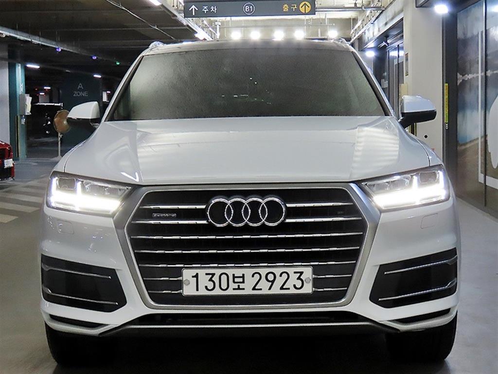 아우디 Q7 45 TFSI 콰트로 사진