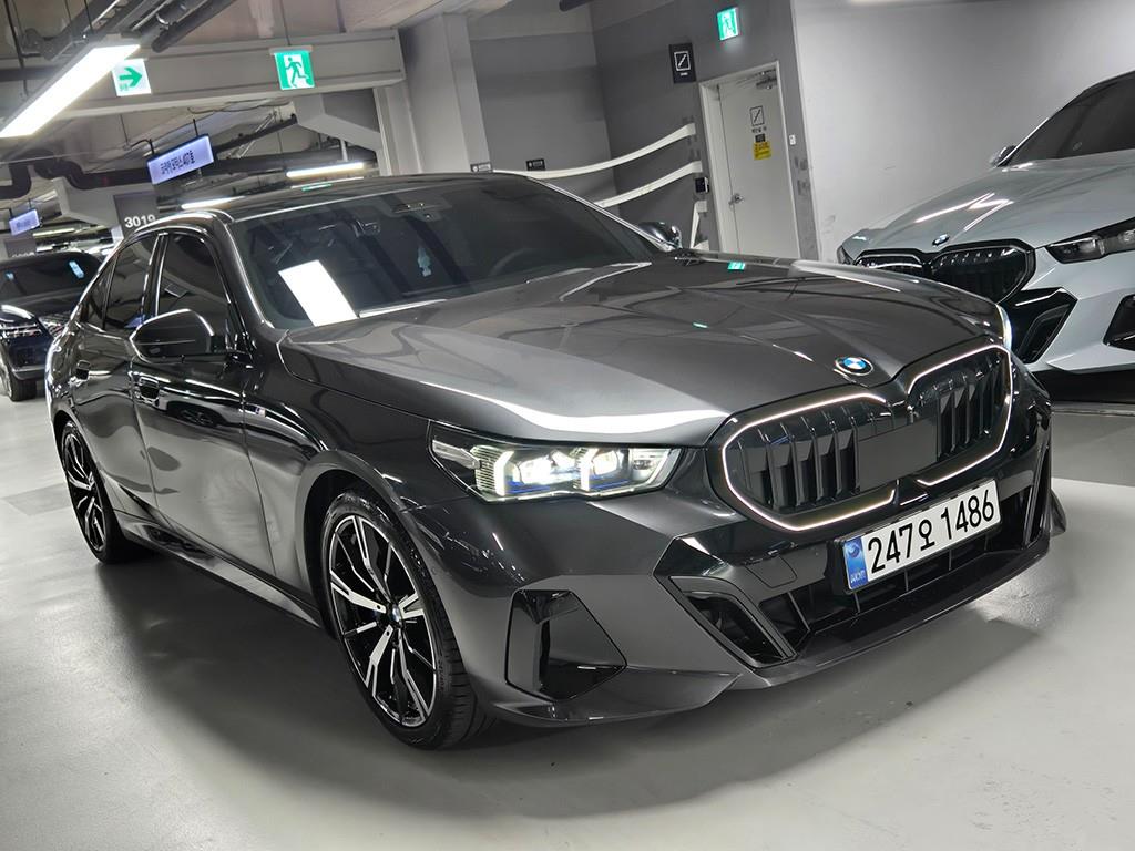 BMW 5시리즈 530i xDrive M 스포츠 사진 2/20