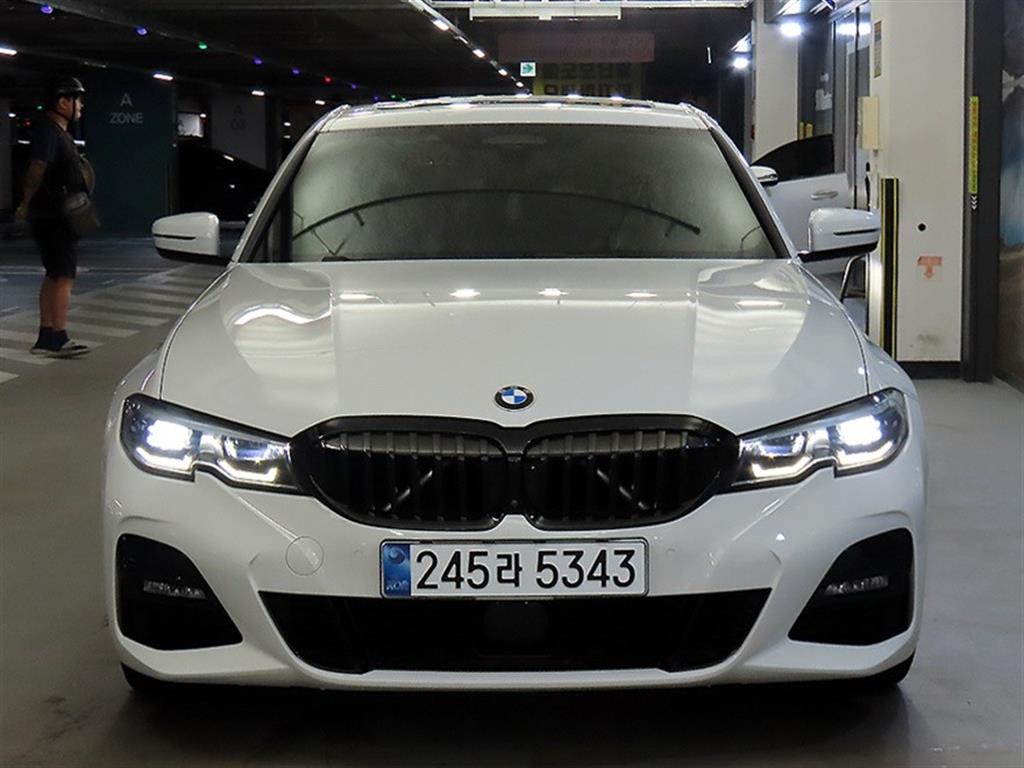 BMW 3시리즈 320i M 스포츠 사진