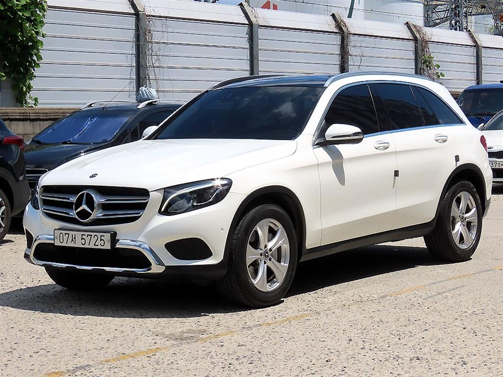 벤츠 GLC 클래스 GLC 220 d 4MATIC 사진 2/20