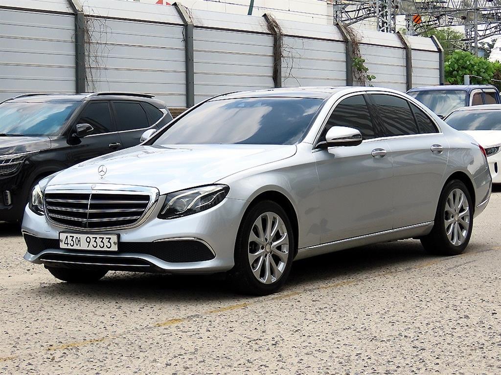 벤츠 E 클래스 E300 익스클루시브 사진 2/20