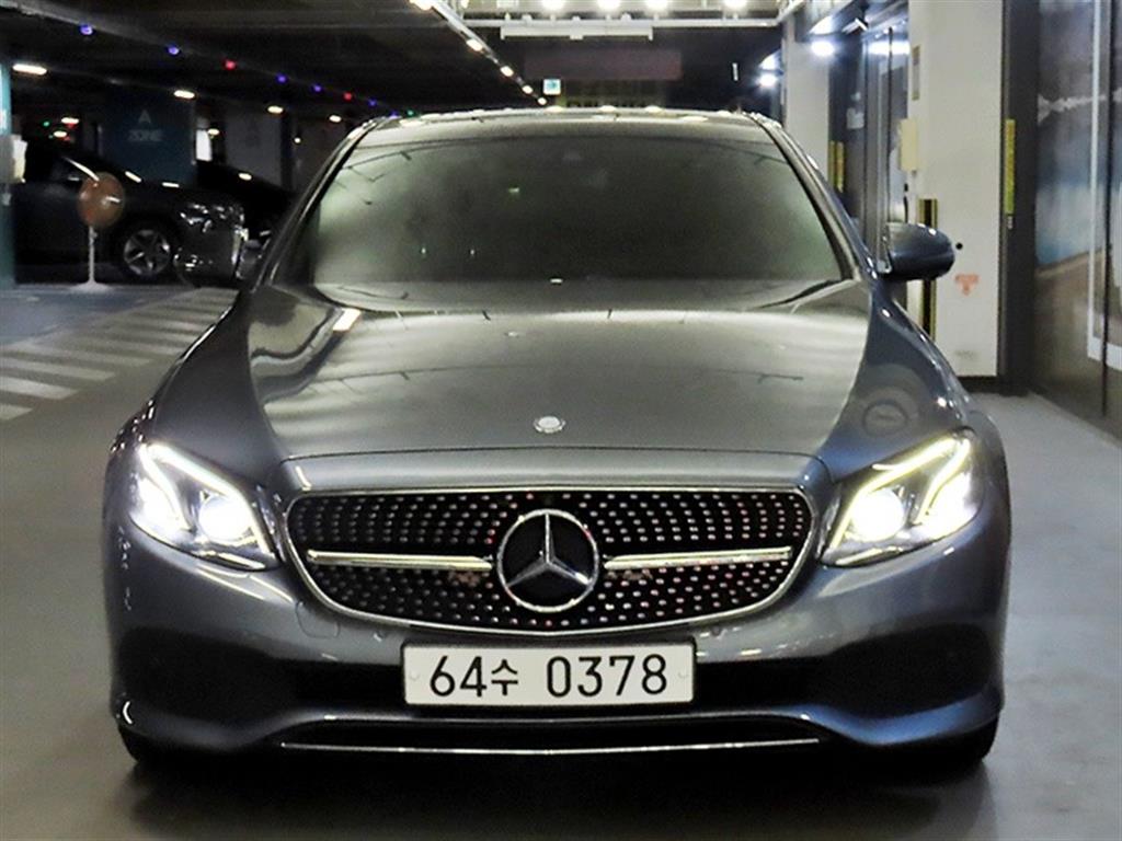 벤츠 E 클래스 E300 4MATIC 아방가르드 사진