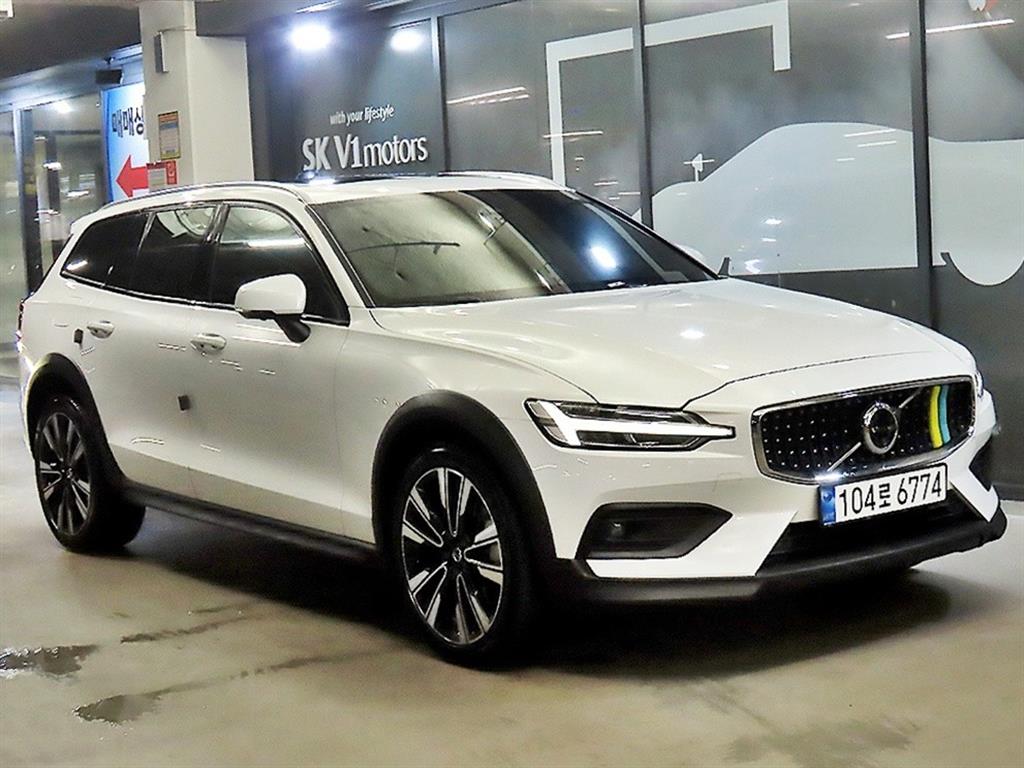 V60 크로스 컨트리 2세대 2.0 B5 얼티메이트 AWD 2024년식