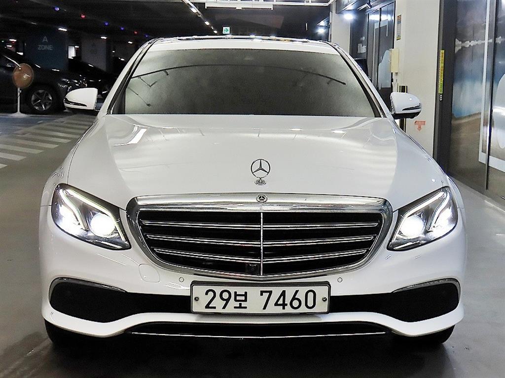 벤츠 E 클래스 E300 4MATIC 익스클루시브 사진