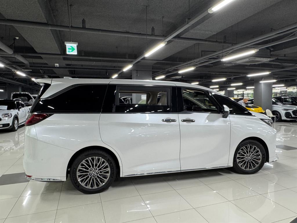 렉서스 LM 500h 이그제큐티브 사진 2/17