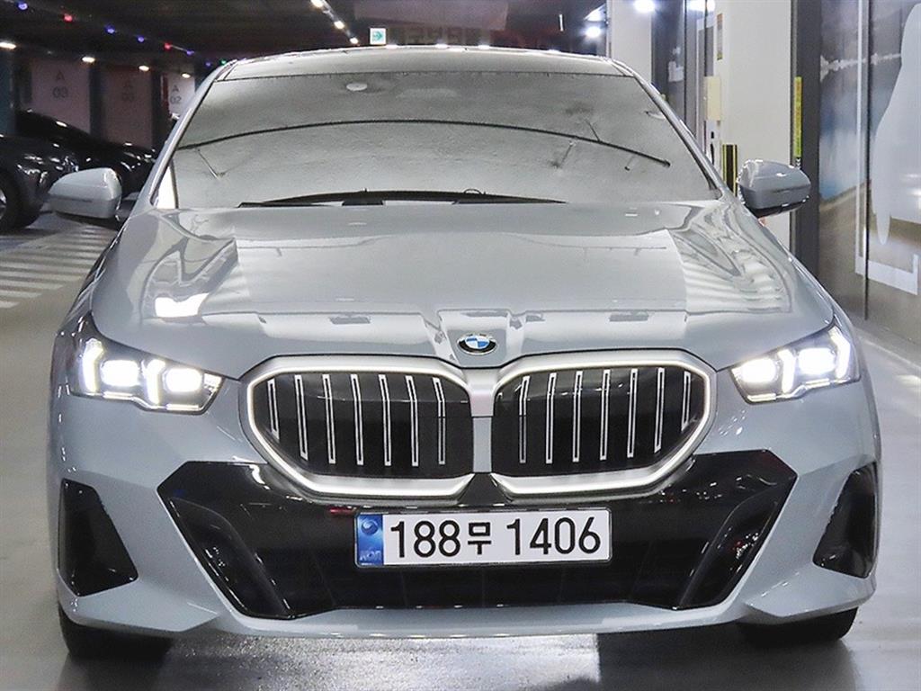 BMW 5시리즈 530i xDrive M 스포츠 사진
