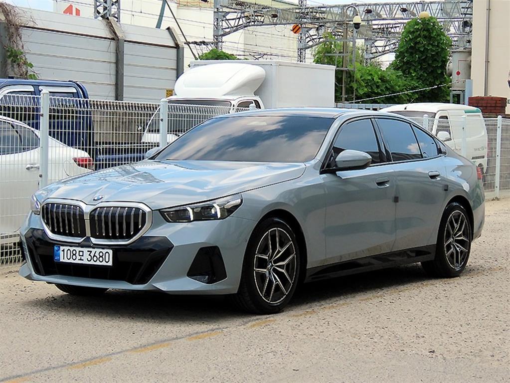 BMW 5시리즈 520i M 스포츠 사진 2/20