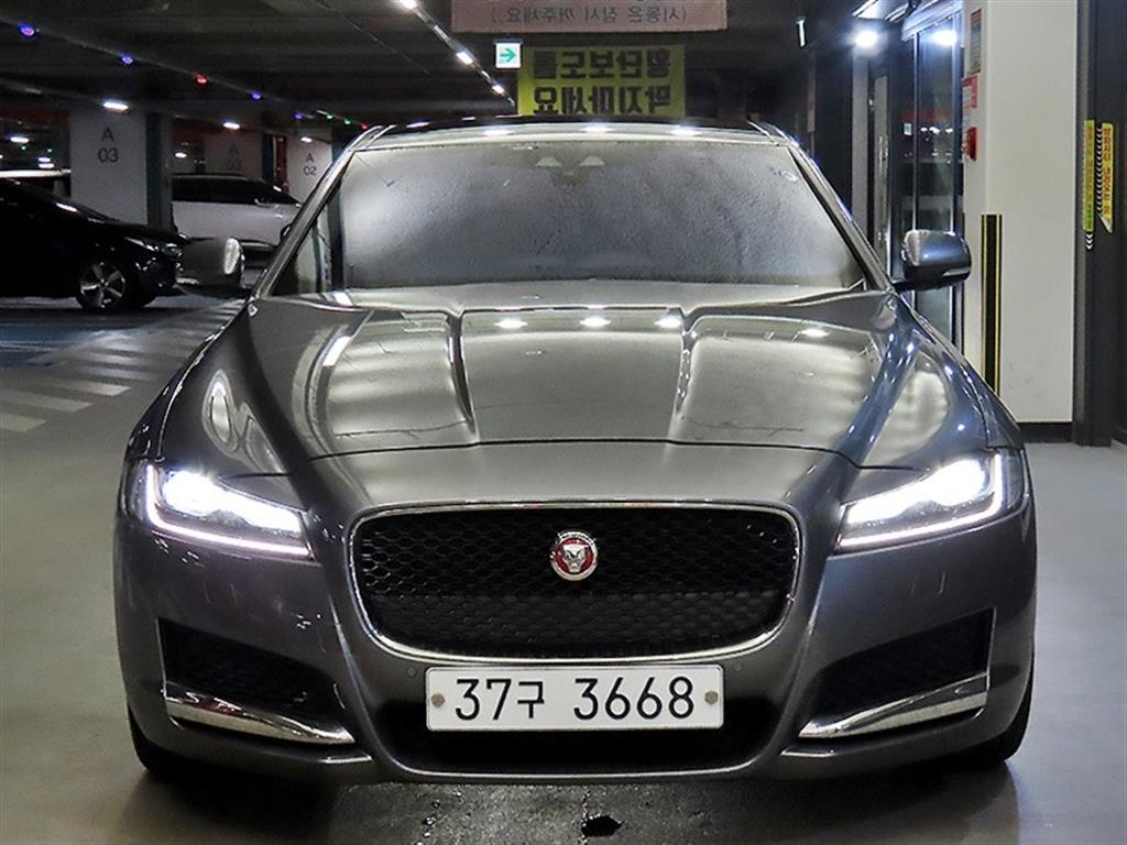 재규어 XF 2.0D 포트폴리오 사진