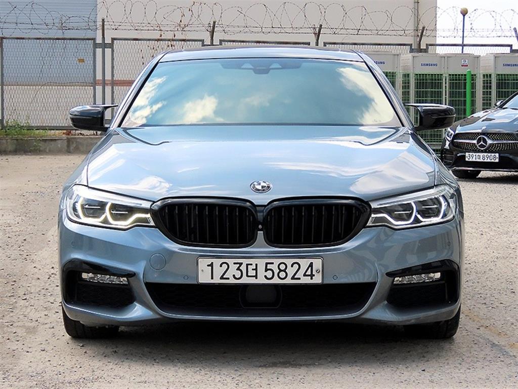 BMW 5시리즈 520d xDrive M 스포츠 플러스 사진