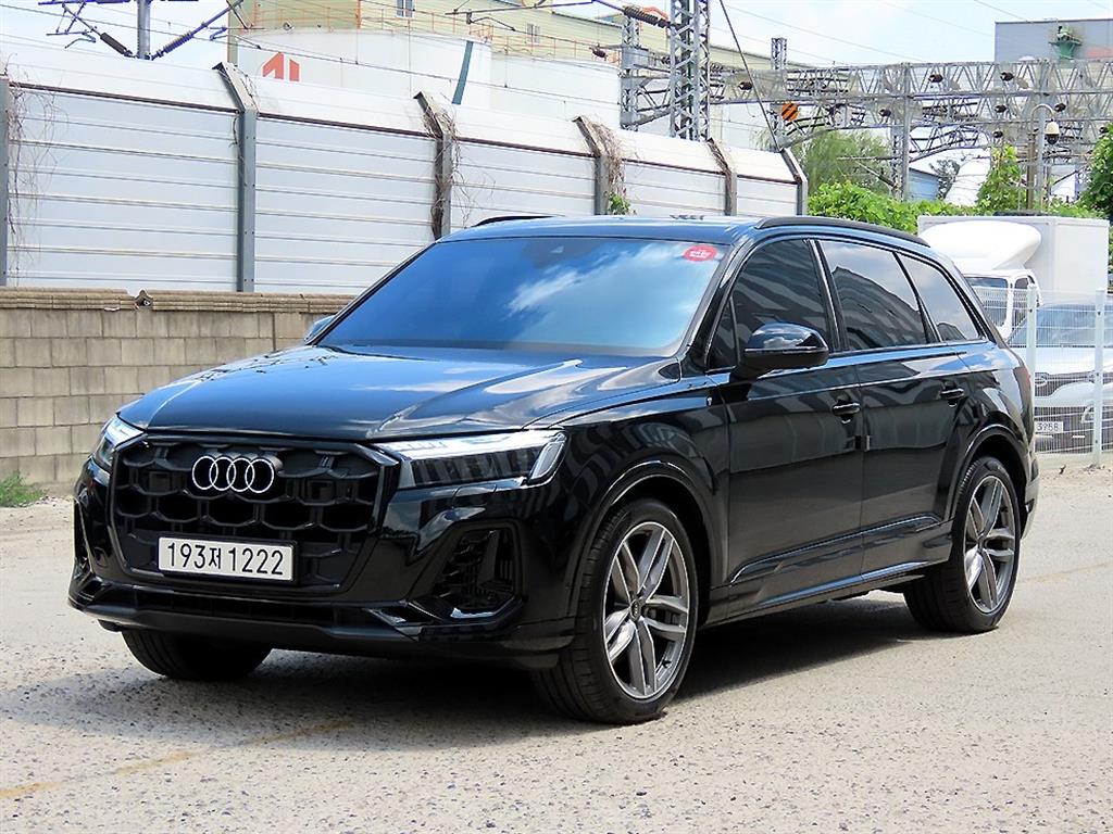 아우디 Q7 55 TFSI 콰트로 프리미엄 사진 2/20