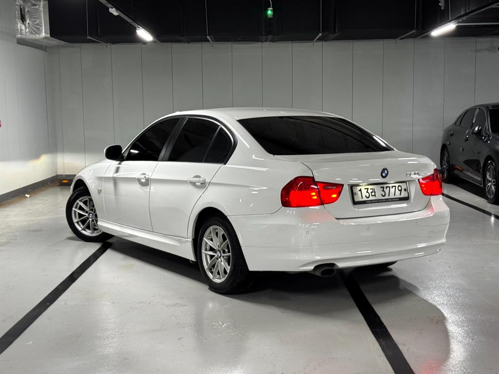 BMW 3시리즈 320i 세단 사진 2/20