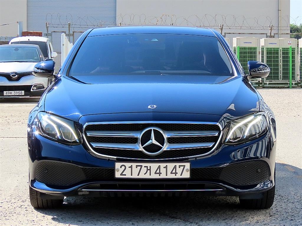 벤츠 E 클래스 E300 아방가르드 사진
