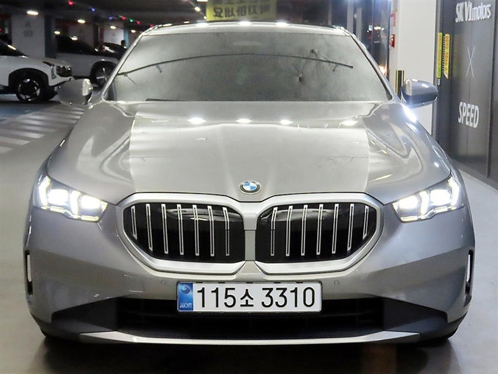 BMW 5시리즈 520i M 스포츠 사진