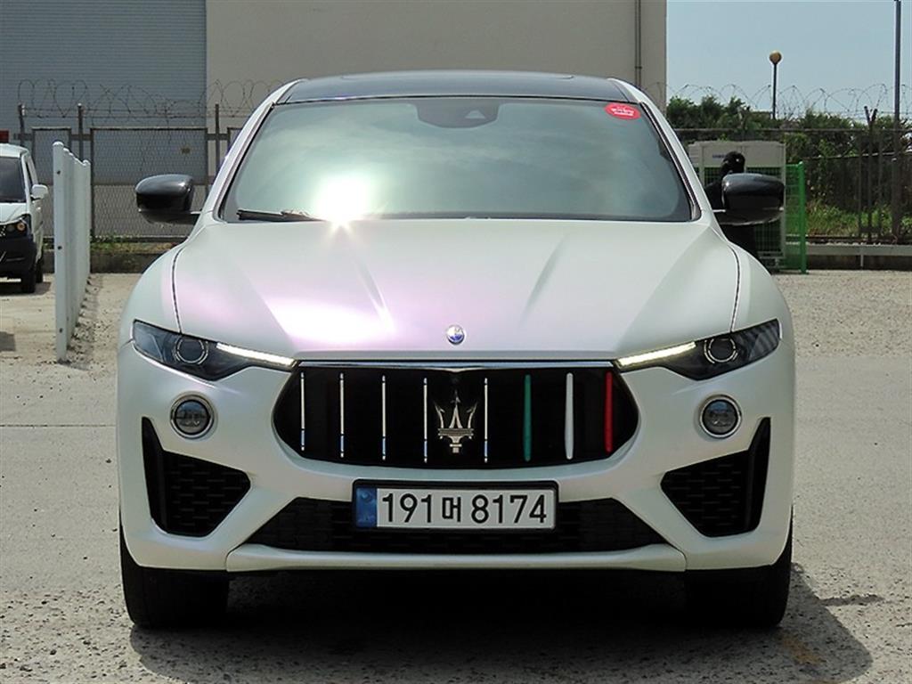 르반떼 3.0 AWD 럭셔리 2017년식