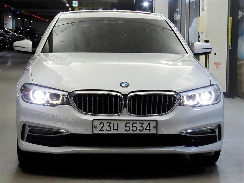BMW 5시리즈 520i 럭셔리 사진
