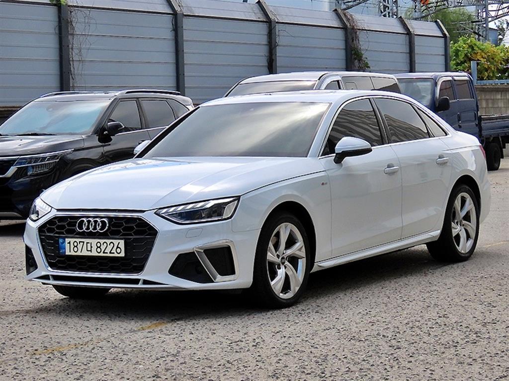 아우디 A4 40 TFSI 프리미엄 사진 2/20