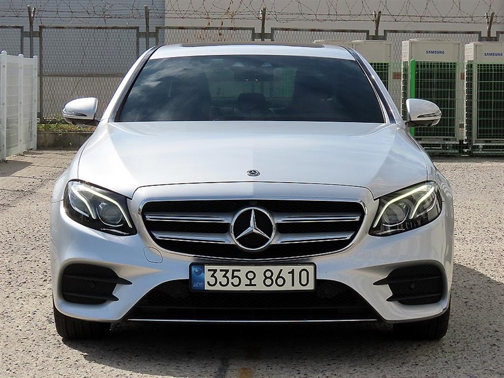 벤츠 E 클래스 E300 AMG LINE 사진