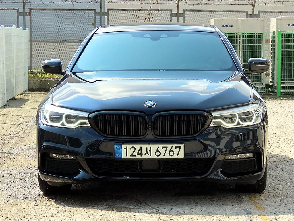 BMW 5시리즈 520d M 스포츠 플러스 사진