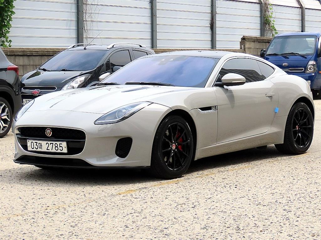 재규어 F-TYPE P300 쿠페 사진 2/17
