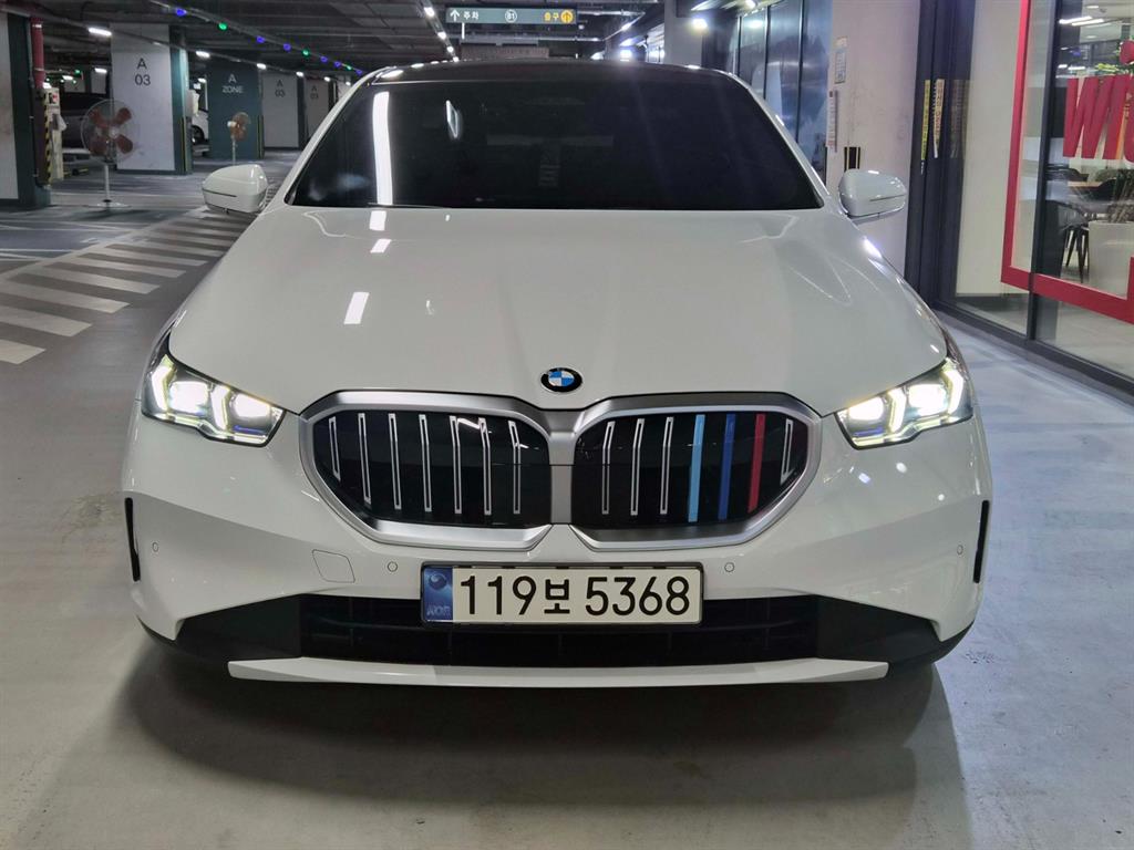BMW 5시리즈 520i M 스포츠 사진 2/20