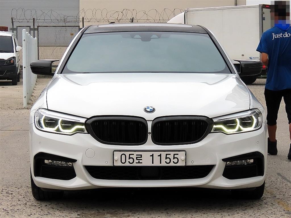BMW 5시리즈 520d xDrive M 스포츠 플러스 사진
