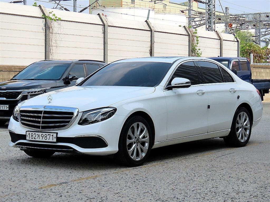 벤츠 E 클래스 E220d 익스클루시브 사진 2/20