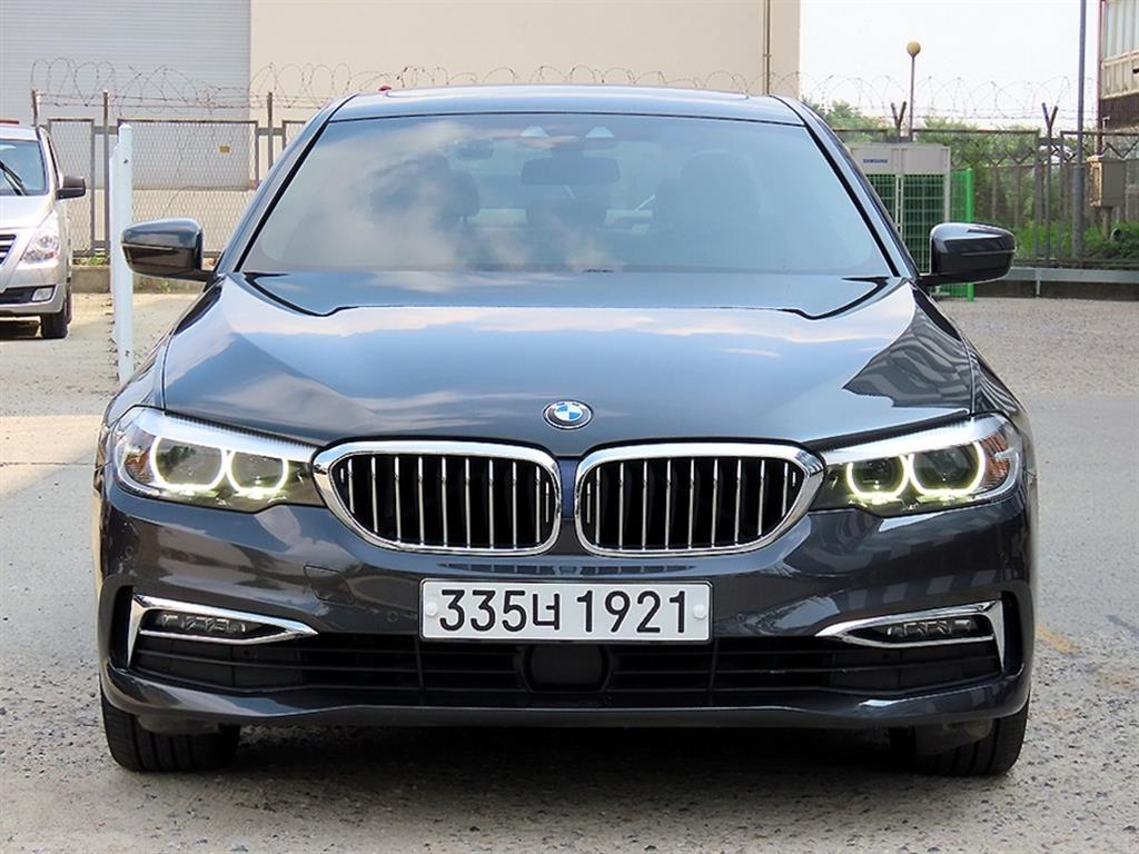 BMW 5시리즈 520i 럭셔리 사진