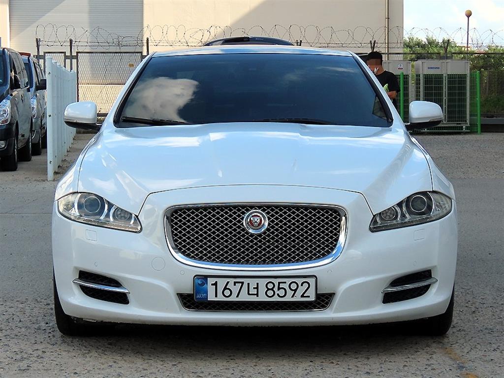 XJ (X351) 3.0D 프리미엄 럭셔리 LWB 2011년식