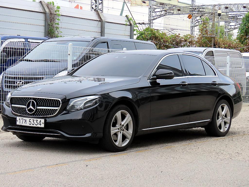 벤츠 E 클래스 E220d 4MATIC 아방가르드 사진 2/20