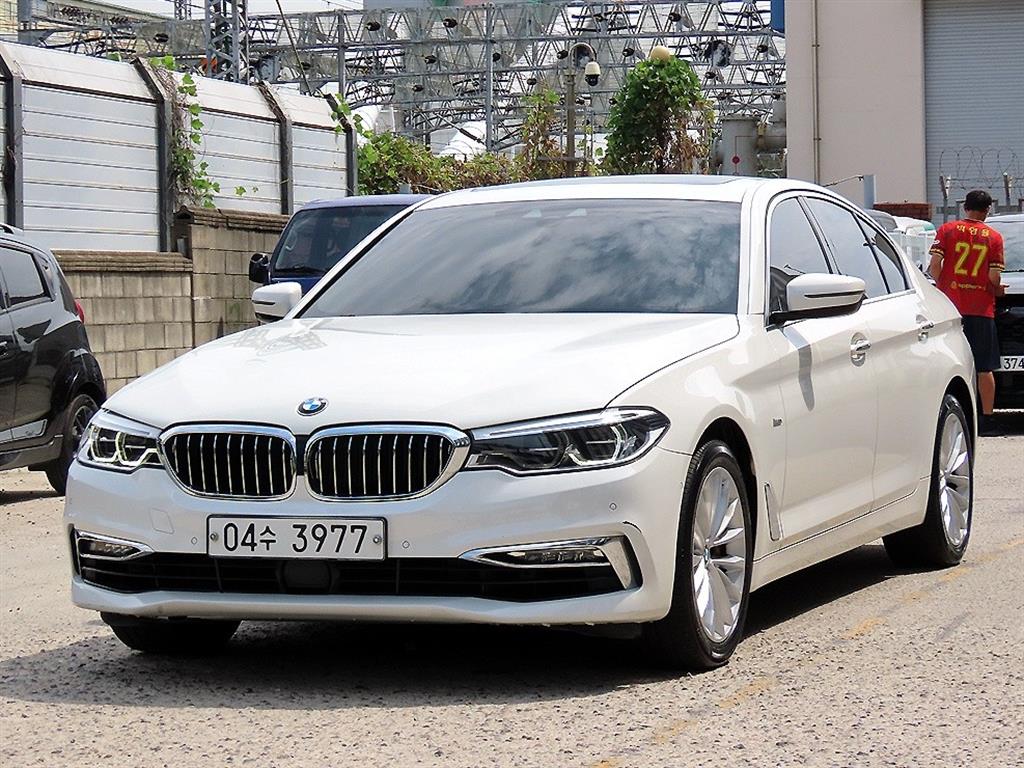 BMW 5시리즈 530i xDrive M 스포츠 사진 2/20
