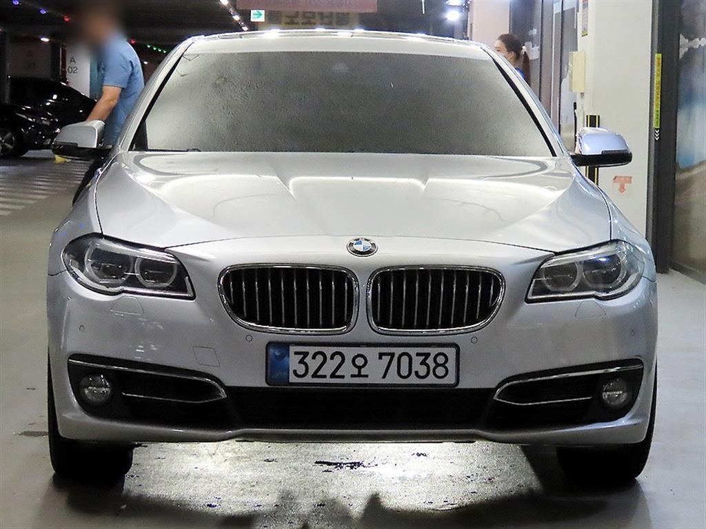 BMW 5시리즈 520d 사진