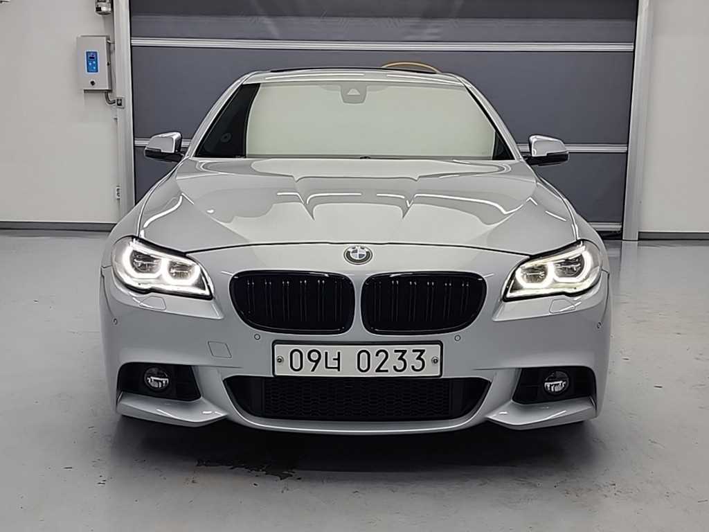BMW 5시리즈 520d xDrive M 에어로다이나믹 사진 2/18