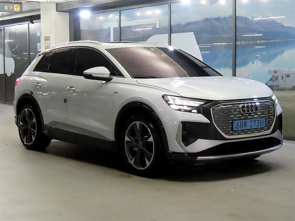 Q4 e-트론 40 스포트백 프리미엄 2023년식