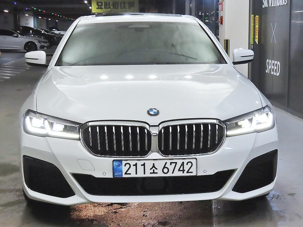 BMW 5시리즈 530i xDrive M 스포츠 사진